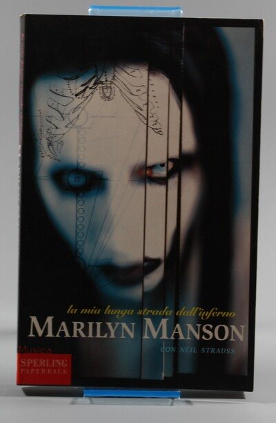 Front cover of the Italian edition of Marilyn Manson and Neil Strauss’s autobiography La mia lunga strada dall’inferno.